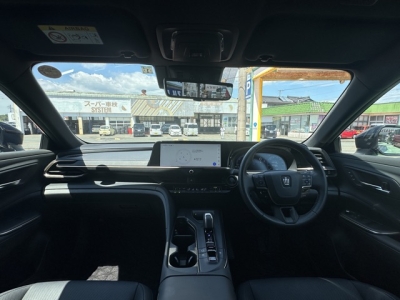 クラウンクロスオーバー(トヨタ)中古車 後席から見た前席