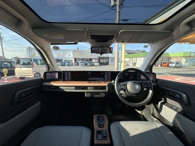 HONDA e(ホンダ)中古車 後席から見た前席