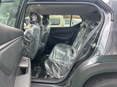 WR-V(ホンダ)登録済未使用車 後席内装