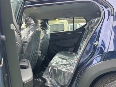 WR-V(ホンダ)登録済未使用車 後席内装