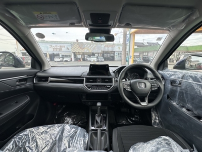 WR-V(ホンダ)登録済未使用車 後席から見た前席