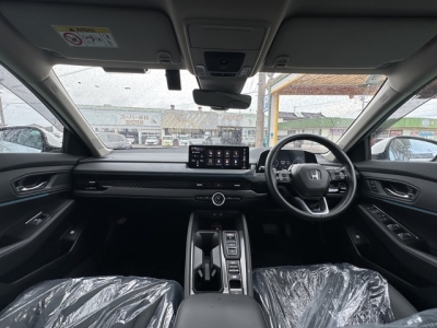 アコード(ホンダ)中古車 後席から見た前席