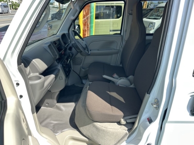 NV１００クリッパー(ニッサン)届出済未使用車 前席内装