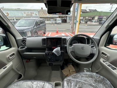 エブリイバン(スズキ)届出済未使用車 後席から見た前席