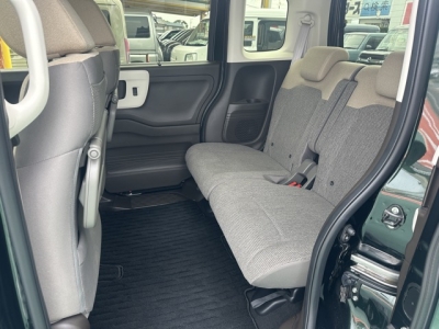 N-BOX(ホンダ)中古車 後席内装