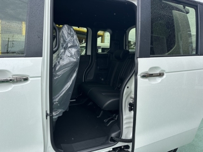 新型N-BOX(ホンダ)ディーラ-試乗車 後席内装