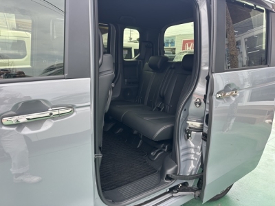 新型N-BOX(ホンダ)中古車 後席内装