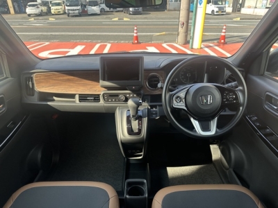 N-ONE(ホンダ)届出済未使用車 後席から見た前席