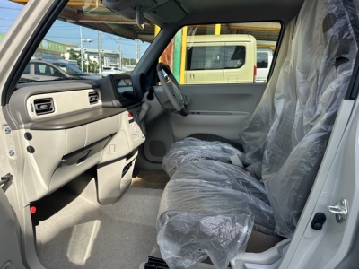 ラパンLC(スズキ)届出済未使用車 前席内装