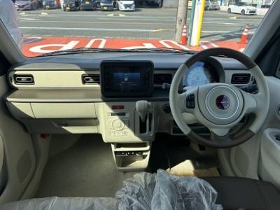 ラパンLC(スズキ)届出済未使用車 後席から見た前席
