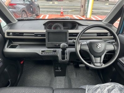 ワゴンR(スズキ)届出済未使用車 後席から見た前席