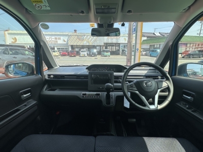 フレア(マツダ)中古車 後席から見た前席