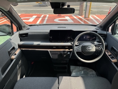 サクラ(ニッサン)中古車 後席から見た前席