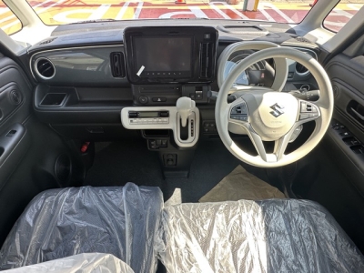 ワゴンＲスマイル(スズキ)届出済未使用車 後席から見た前席