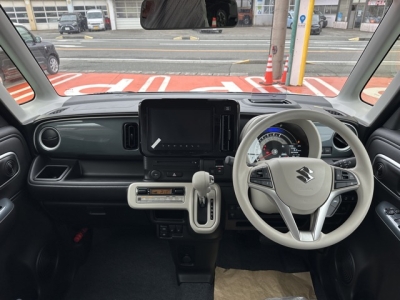 ワゴンＲスマイル(スズキ)届出済未使用車 後席から見た前席