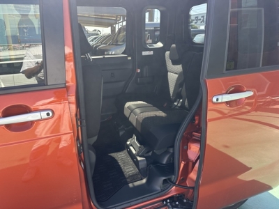 ウェイク(ダイハツ)中古車 後席内装