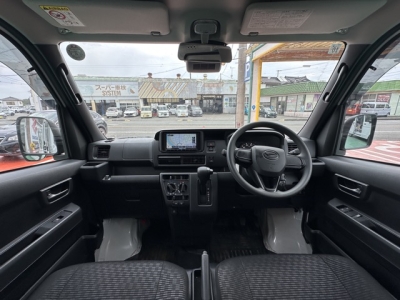 ハイゼットカーゴ(ダイハツ)中古車 後席から見た前席