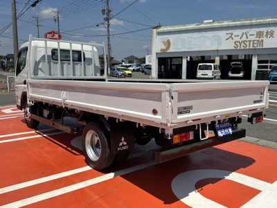キャンター(三菱)登録済未使用車 後方