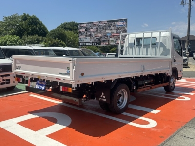 キャンター(三菱)登録済未使用車 内外装写真他1