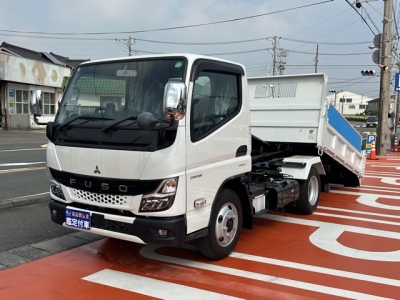 キャンター(三菱)登録済未使用車 前方
