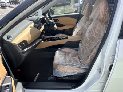 エクストレイル(ニッサン)登録済未使用車 前席内装