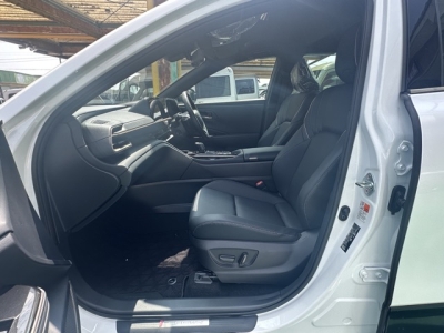 クラウンクロスオーバー(トヨタ)中古車 前席内装