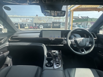 クラウンクロスオーバー(トヨタ)中古車 後席から見た前席