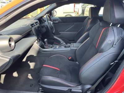 BRZ(スバル)中古車 前席内装