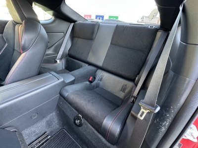 BRZ(スバル)中古車 後席内装