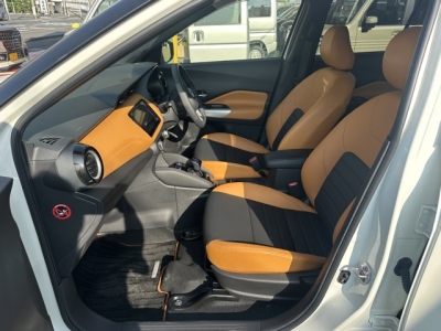 キックス(ニッサン)中古車 前席内装