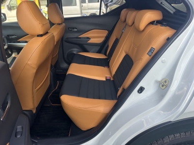 キックス(ニッサン)中古車 後席内装