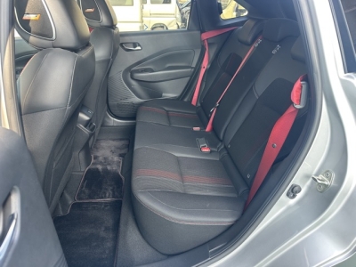 オーラ(ニッサン)中古車 後席内装