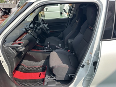 スイフトスポーツ(スズキ)中古車 前席内装