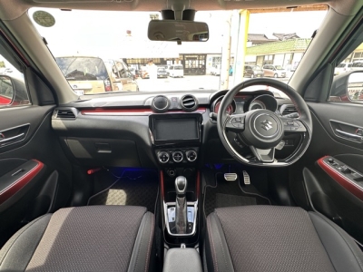 スイフトスポーツ(スズキ)中古車 後席から見た前席