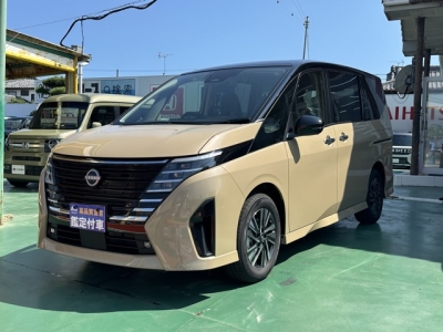セレナ(ニッサン)登録済未使用車 前方