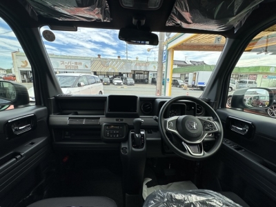 N-VAN(ホンダ)届出済未使用車 後席から見た前席