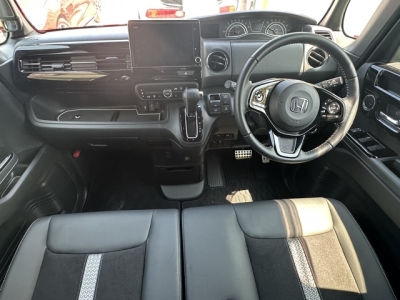 N-BOXカスタム(ホンダ)中古車 内外装写真