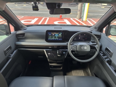 サクラ(ニッサン)中古車 後席から見た前席