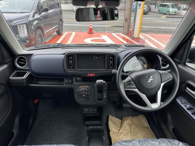 アルト(スズキ)届出済未使用車 後席から見た前席