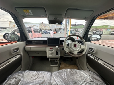 ラパンLC(スズキ)届出済未使用車 後席から見た前席