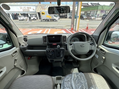 NV１００クリッパー(ニッサン)中古車 後席から見た前席