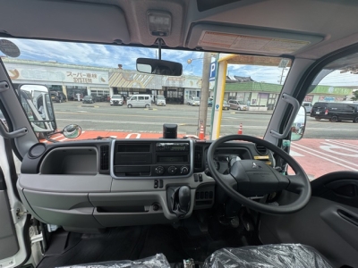 キャンター(三菱)中古車 後席内装