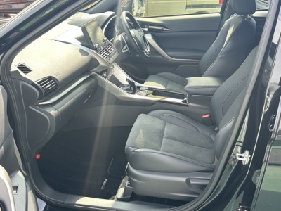 エクリプスクロスPHEV(三菱)中古車 前席内装