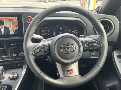 GRヤリス(トヨタ)中古車 後席から見た前席