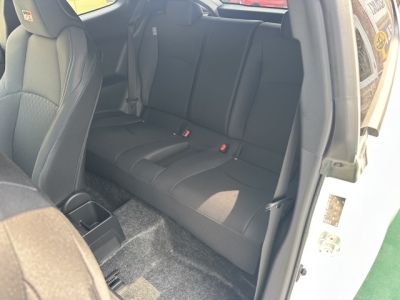 GRヤリス(トヨタ)中古車 後席内装