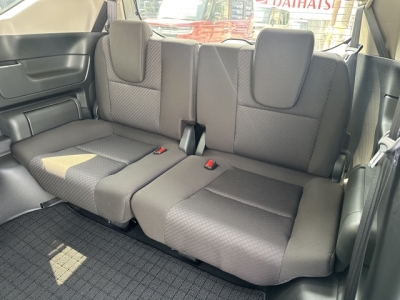 フリード(ホンダ)中古車 後席から見た前席