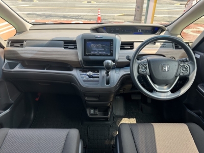 フリード(ホンダ)中古車 内外装写真