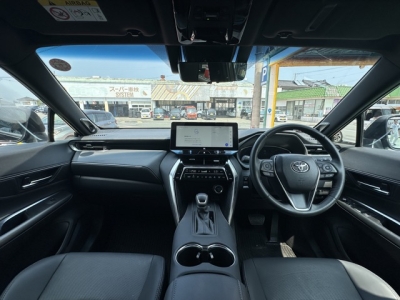 ハリアーハイブリッド(トヨタ)中古車 後席から見た前席