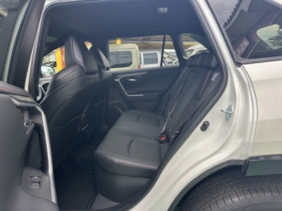 RAV4 PHV(トヨタ)中古車 後席内装