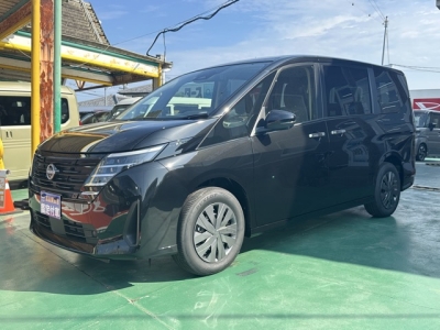 セレナ(ニッサン)登録済未使用車 前方